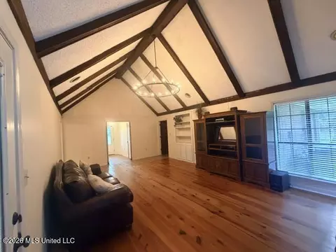 Living - 932 White Rd, Florence, MS 39073 photo 5 of 5