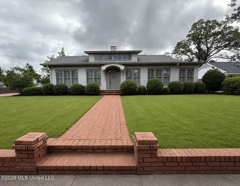 318 Grand Blvd, Greenwood, MS 38930