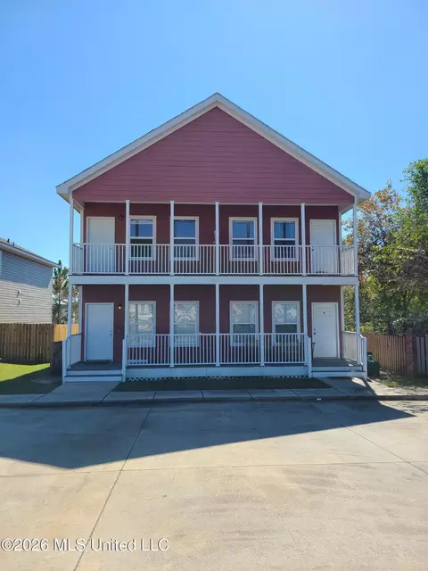 2116 Magazine St #A & B, Ocean Springs, MS 39564