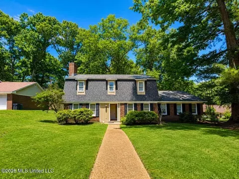 100 Winding Hills Dr, Clinton, MS 39056