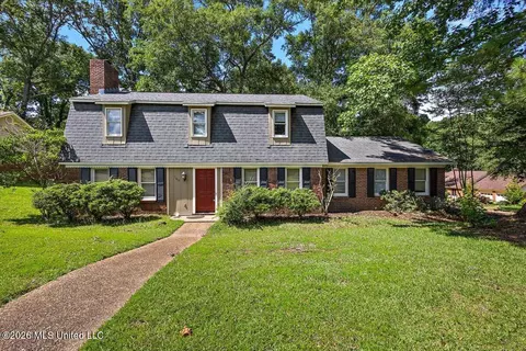 100 Winding Hills Dr, Clinton, MS 39056