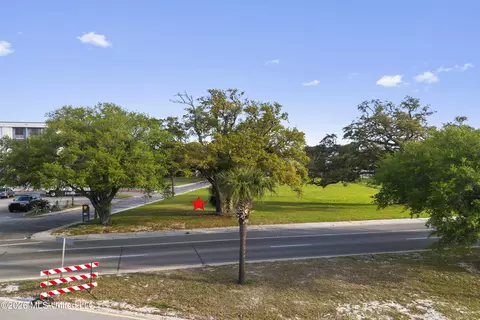 1542 Beach Dr, Gulfport, MS 39507