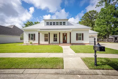 128 Heron Park Pl, Ocean Springs, MS 39564