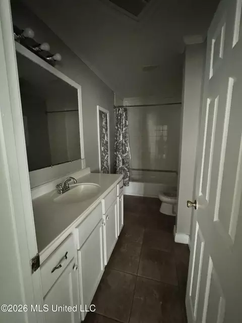 Bath - 5018 Arthur St, Moss Point, MS 39563 photo 1 of 1