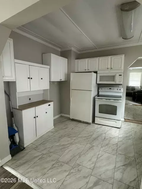 Kitchen - 5018 Arthur St, Moss Point, MS 39563 photo 1 of 2
