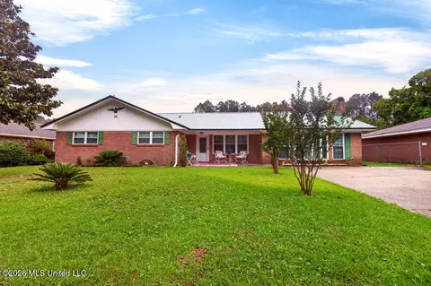 35 Fleetwood Dr, Gulfport, MS 39503