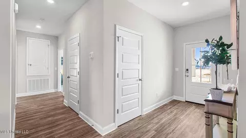 Entry Way - 452 Piney Dr, Pearl, MS 39208 photo 6 of 8