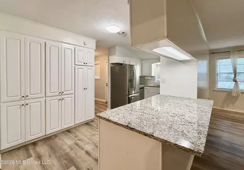 Kitchen - 1602 Tanglewood Dr, Clinton, MS 39056 photo 4 of 4
