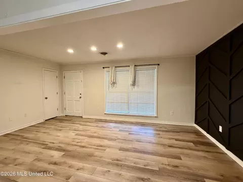 Living - 1602 Tanglewood Dr, Clinton, MS 39056 photo 5 of 8