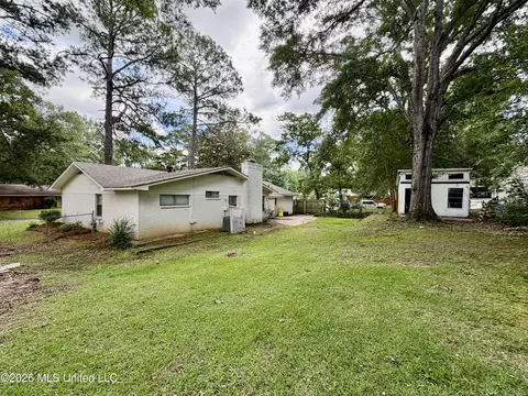 Exterior - 1602 Tanglewood Dr, Clinton, MS 39056 photo 3 of 6