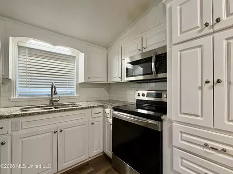 Kitchen - 1602 Tanglewood Dr, Clinton, MS 39056 photo 2 of 4