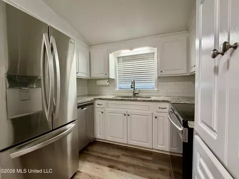 Kitchen - 1602 Tanglewood Dr, Clinton, MS 39056 photo 1 of 4