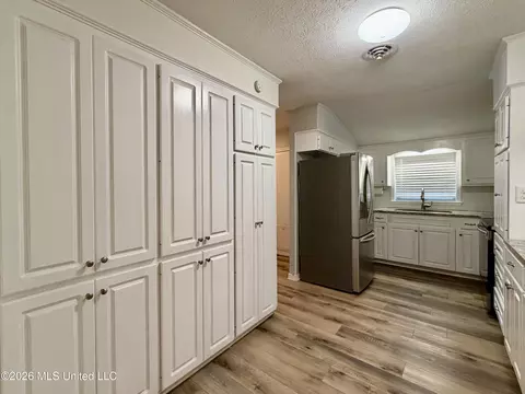 Kitchen - 1602 Tanglewood Dr, Clinton, MS 39056 photo 3 of 4