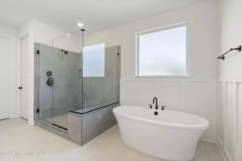 Bath - 1280 Courtlynn Dr, Hernando, MS 38632 photo 1 of 3