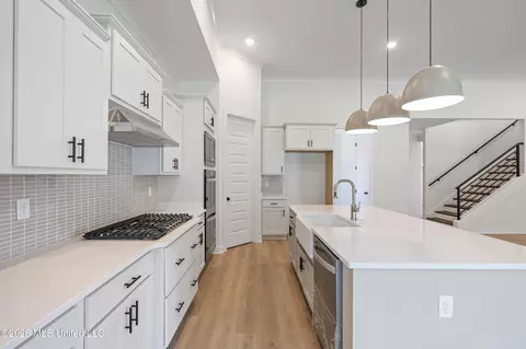 Kitchen - 1280 Courtlynn Dr, Hernando, MS 38632 photo 3 of 3