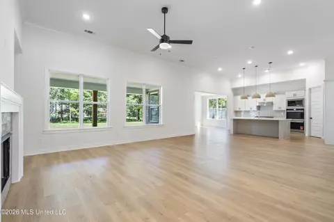 Living - 1280 Courtlynn Dr, Hernando, MS 38632 photo 1 of 4