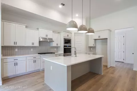 Kitchen - 1280 Courtlynn Dr, Hernando, MS 38632 photo 2 of 3