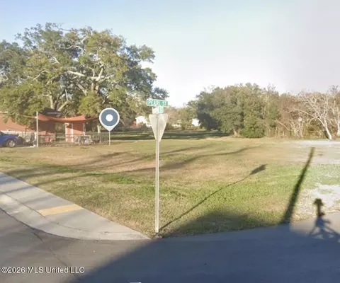 396 Pearl St, Biloxi, MS 39530