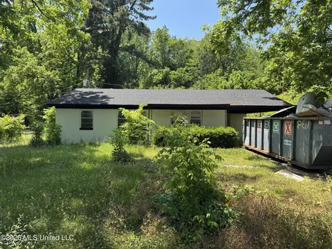 128 Isom Dr, Holly Springs, MS 38635