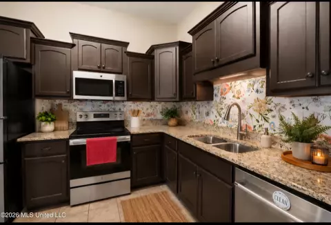 Kitchen - 101 Eagle St, Senatobia, MS 38668 photo 3 of 3