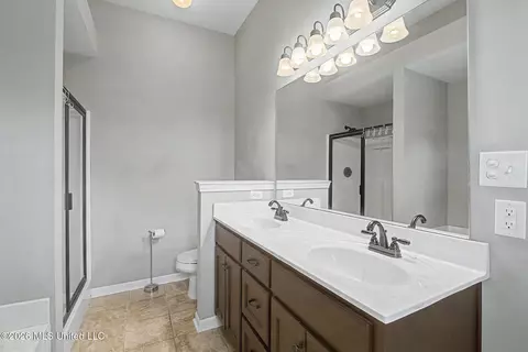 Bath - 101 Eagle St, Senatobia, MS 38668 photo 2 of 3