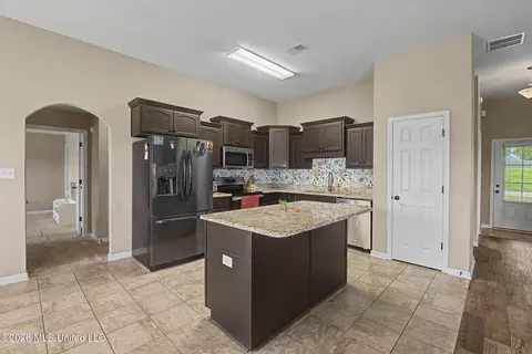 Kitchen - 101 Eagle St, Senatobia, MS 38668 photo 2 of 3