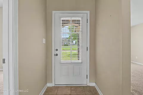 Entry Way - 101 Eagle St, Senatobia, MS 38668 photo 1 of 2