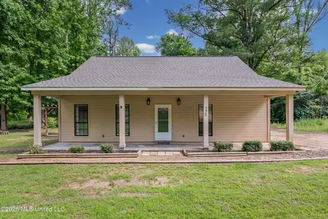775 Flag Lake Rd, Sarah, MS 38665