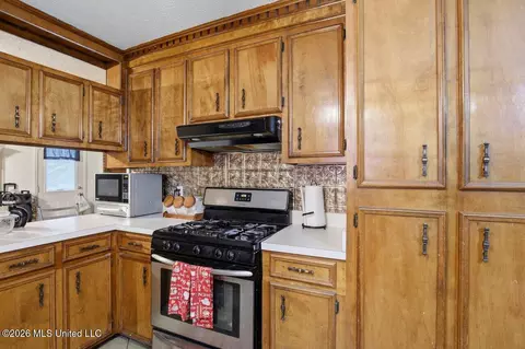 Kitchen - 5264 Sycamore Dr, Jackson, MS 39212 photo 2 of 2