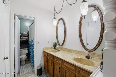 Bath - 5264 Sycamore Dr, Jackson, MS 39212 photo 1 of 2