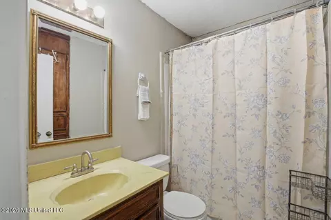 Bath - 5264 Sycamore Dr, Jackson, MS 39212 photo 2 of 2
