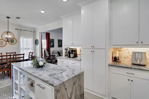 Kitchen - 104 Shelby Mae Cir, Brandon, MS 39042 photo 2 of 4