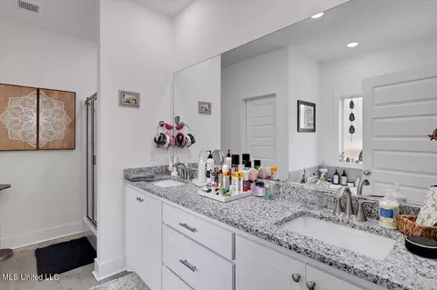 Bath - 104 Shelby Mae Cir, Brandon, MS 39042 photo 1 of 3