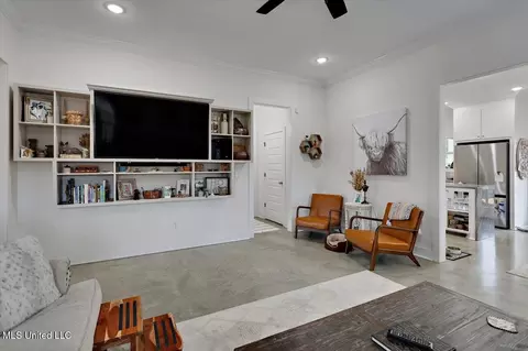 Living - 104 Shelby Mae Cir, Brandon, MS 39042 photo 3 of 3