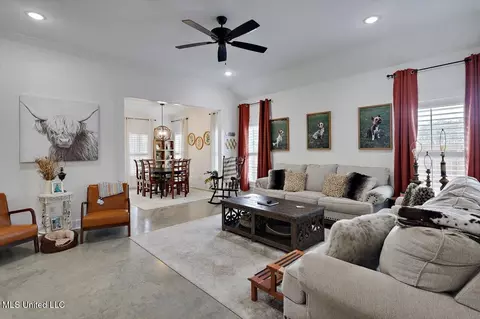 Living - 104 Shelby Mae Cir, Brandon, MS 39042 photo 1 of 3