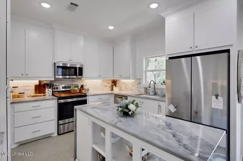 Kitchen - 104 Shelby Mae Cir, Brandon, MS 39042 photo 1 of 4