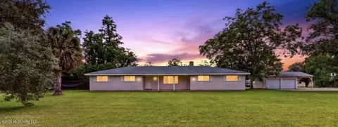 8374 Lakeshore Rd, Bay Saint Louis, MS 39520