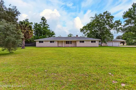 8374 Lakeshore Rd, Bay Saint Louis, MS 39520