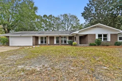 6104 Gruich Cir, Ocean Springs, MS 39564