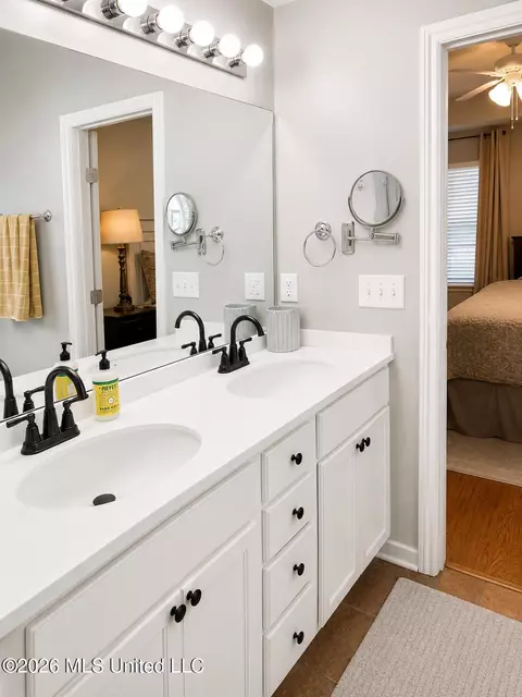 Bath - 735 Prominence Dr, Flowood, MS 39232 photo 2 of 2