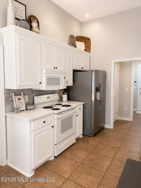 Kitchen - 735 Prominence Dr, Flowood, MS 39232 photo 1 of 2