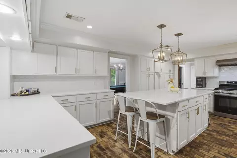 Kitchen - 2246 Greenbriar Dr, Jackson, MS 39211 photo 1 of 4