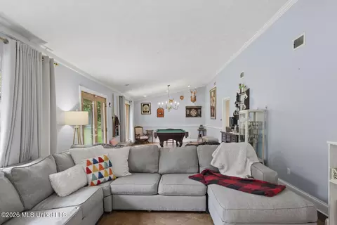 Living - 2246 Greenbriar Dr, Jackson, MS 39211 photo 2 of 3