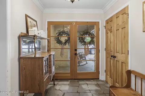 Entry Way - 2246 Greenbriar Dr, Jackson, MS 39211 photo 1 of 2