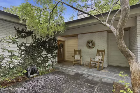 Exterior - 2246 Greenbriar Dr, Jackson, MS 39211 photo 2 of 7