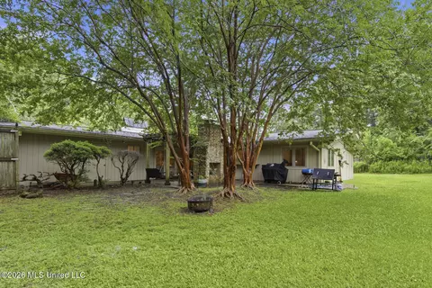 Exterior - 2246 Greenbriar Dr, Jackson, MS 39211 photo 4 of 7