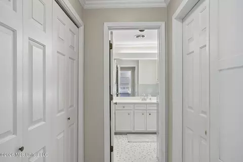 Entry Way - 2246 Greenbriar Dr, Jackson, MS 39211 photo 2 of 2