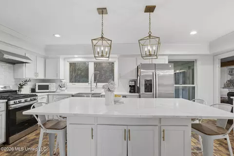 Kitchen - 2246 Greenbriar Dr, Jackson, MS 39211 photo 3 of 4