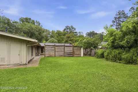 Exterior - 2246 Greenbriar Dr, Jackson, MS 39211 photo 7 of 7