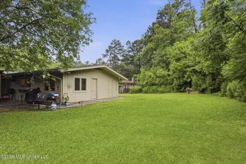 Exterior - 2246 Greenbriar Dr, Jackson, MS 39211 photo 3 of 7